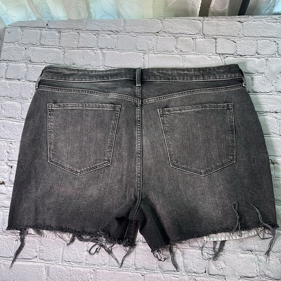 Old Navy Women’s High Rise Shorts Secret Slim Pockets 18 NEW Gray Charcoal - Picture 2 of 15